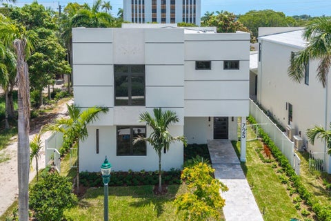 Tiny photo for 725 SE 4th Avenue, Delray Beach, FL 33483 (MLS # B26090710)