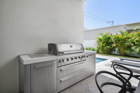 Tiny photo for 725 SE 4th Avenue, Delray Beach, FL 33483 (MLS # B26090710)