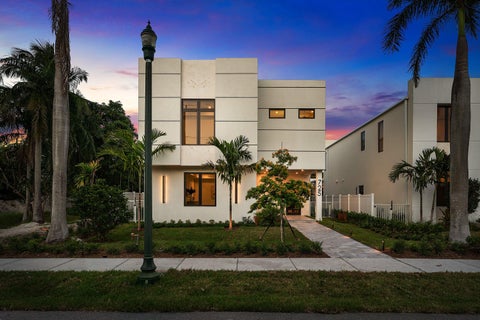 Tiny photo for 725 SE 4th Avenue, Delray Beach, FL 33483 (MLS # B26090710)