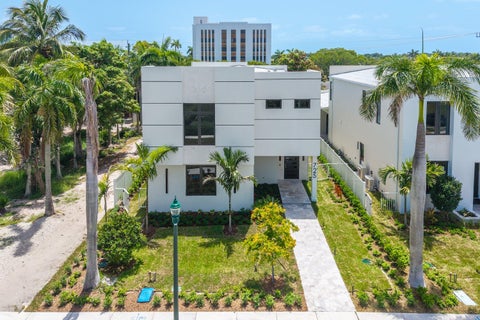 Tiny photo for 725 SE 4th Avenue, Delray Beach, FL 33483 (MLS # B26090710)