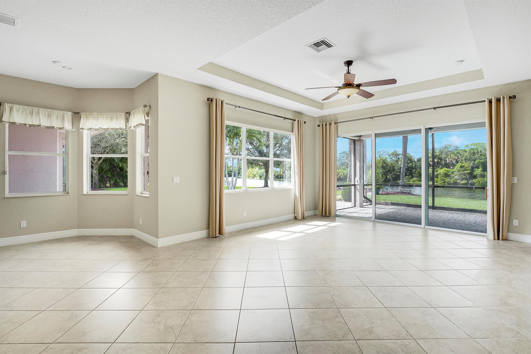 TRES BELLE - Residential