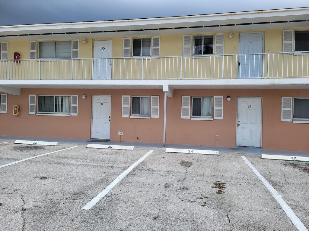 Photo of 1501 Crescent Circle #D35, West Palm Beach, FL 33403 (MLS # F10527391)