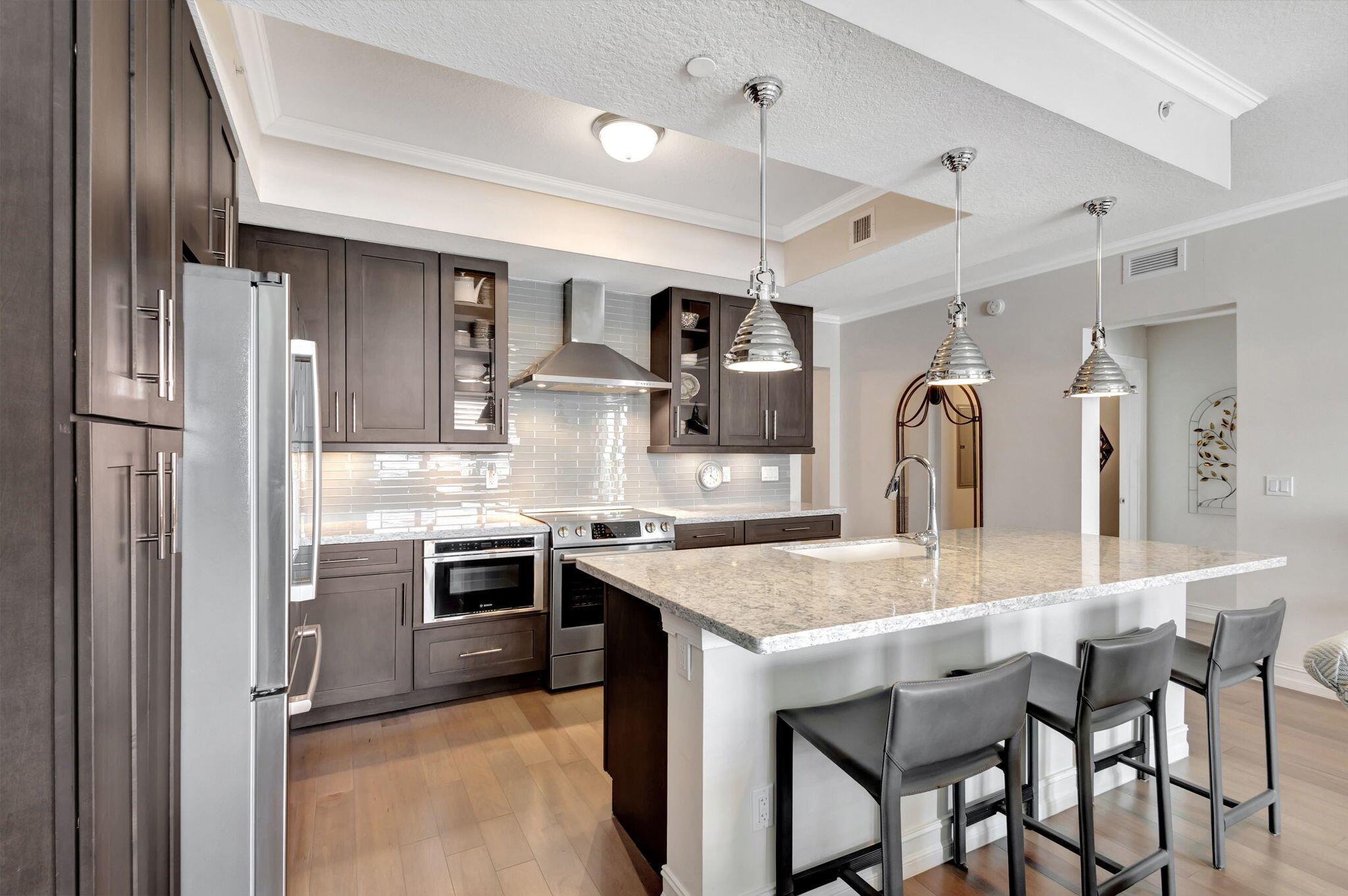 444 Bay Colony Drive N