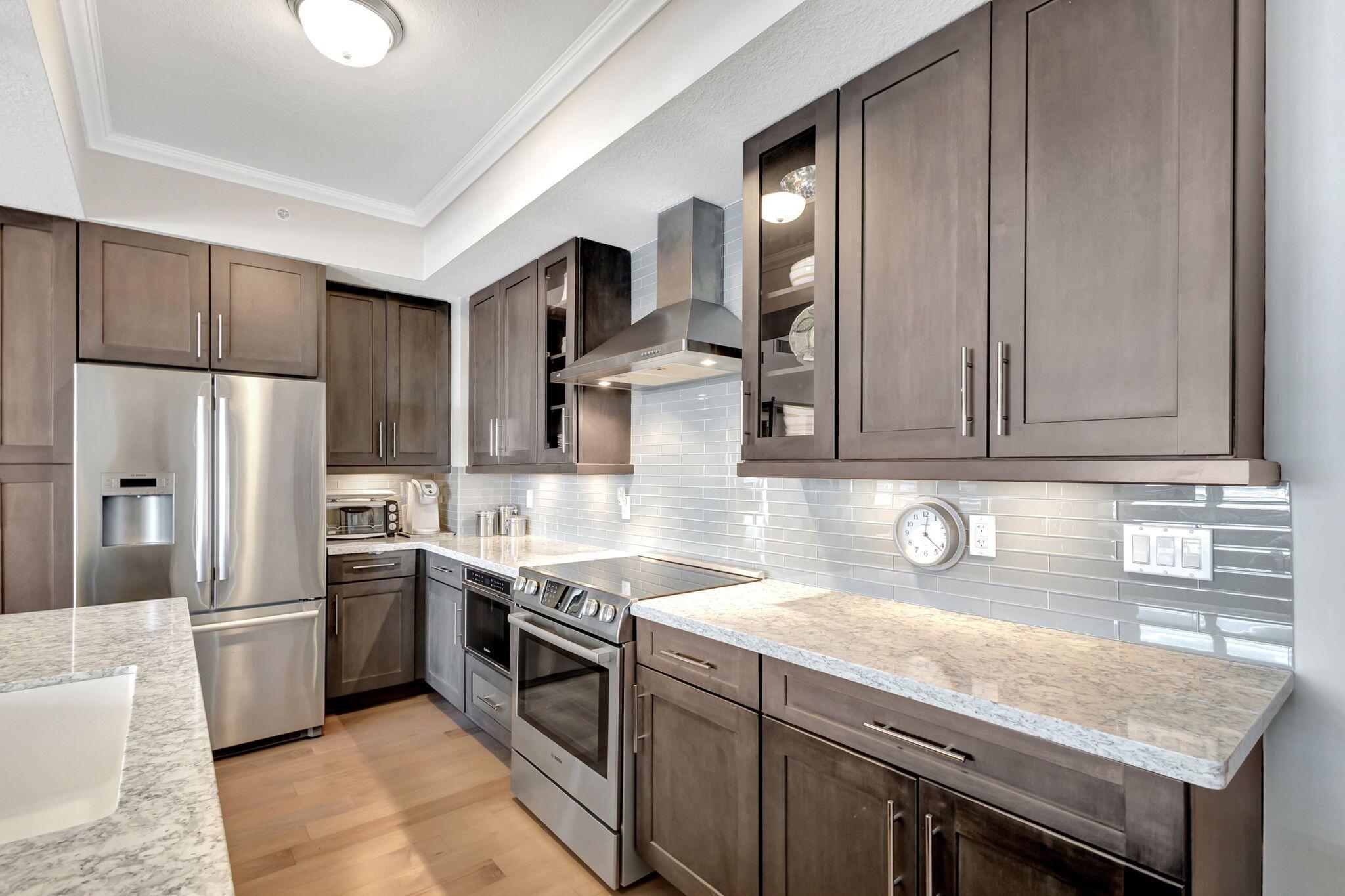 444 Bay Colony Drive N