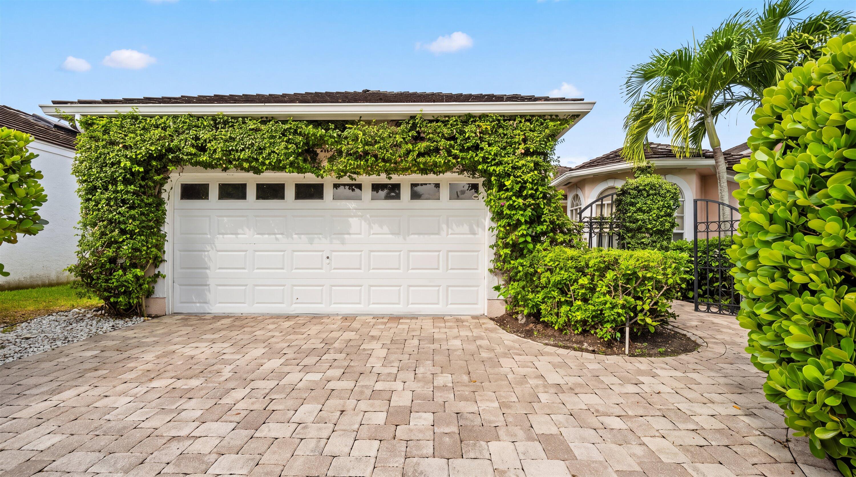 2443 Muir Circle