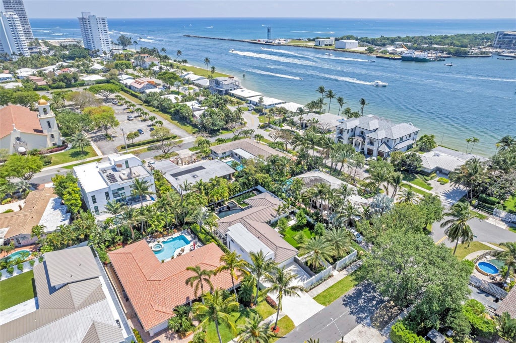 Photo of 2008 Admirals Way, Fort Lauderdale, FL 33316 (MLS # B26084872)