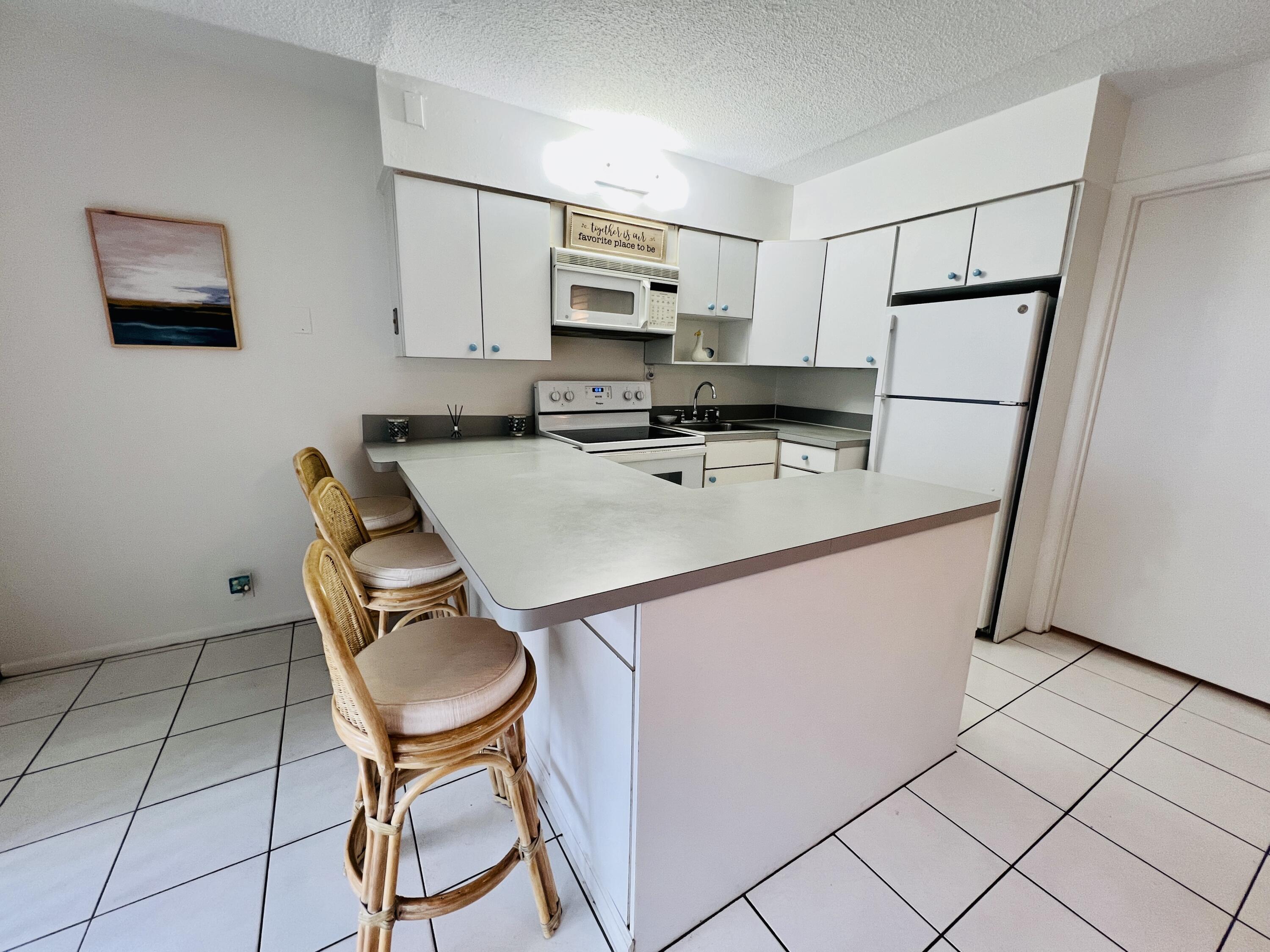 VILLA DEL SOL CONDOMINIUM - Residential