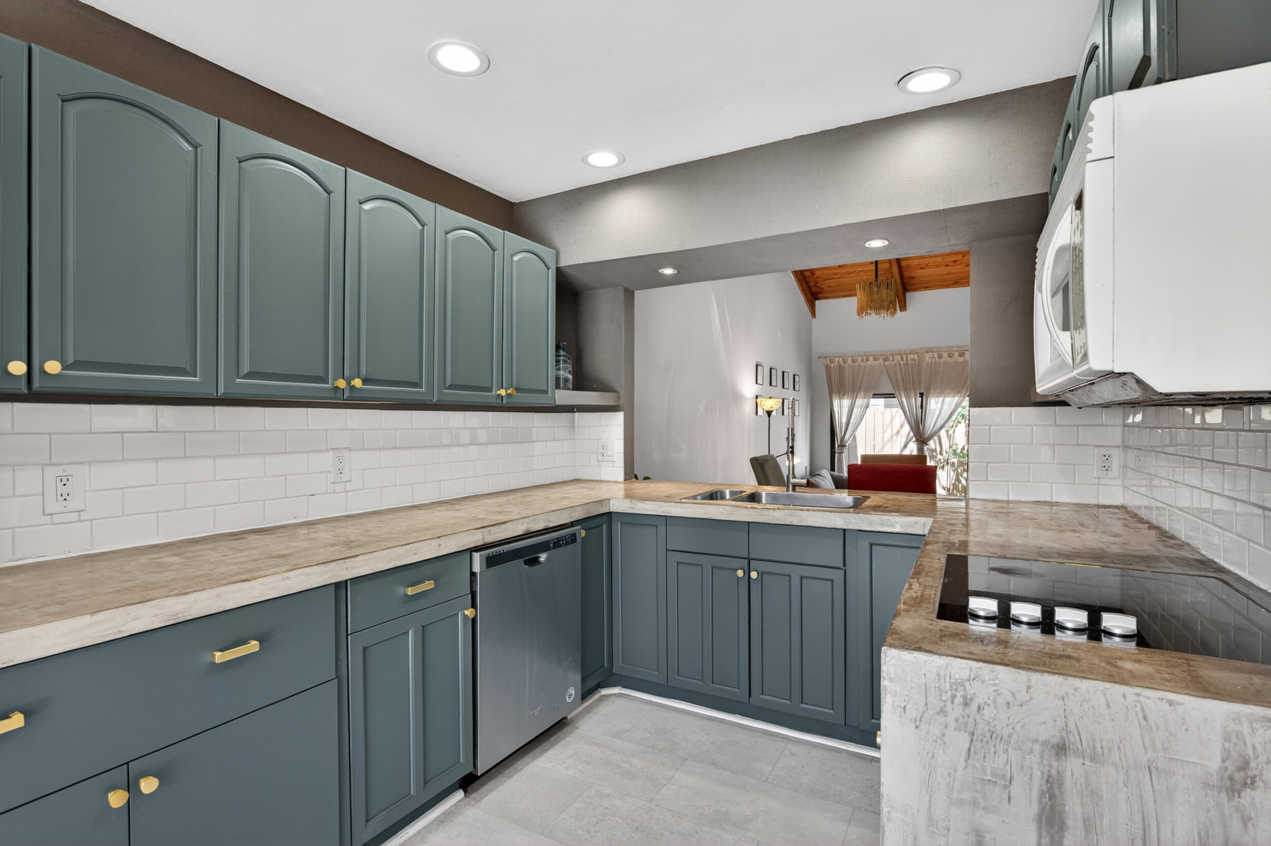 ESCAPE AT ARROWHEAD - Residential