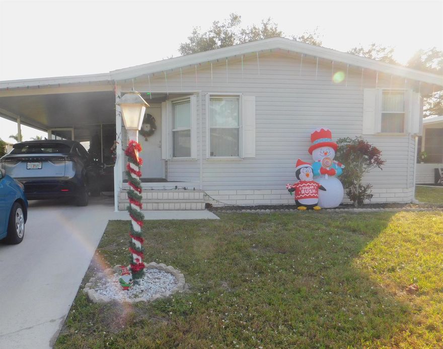 This fine home comes with a ''Share'' in Co-op so you pay no lot rent. Welcoming entry, nice laminate flooring, large open kitchen with appliances, dinnette area and dining room, 2 bedrooms, 2 bathrooms, nice screened side Florida room. This won't last. Let's look today!