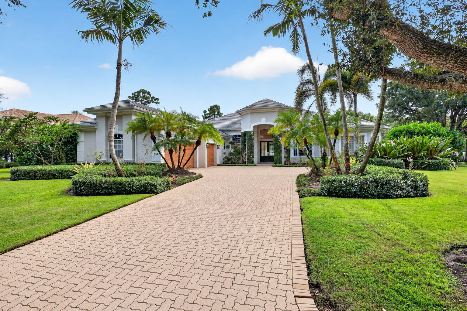 Properties 851 FOREST GLEN Lane