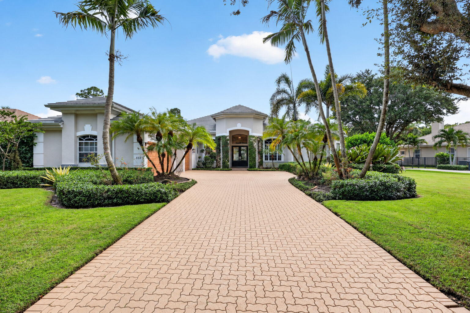 Properties 851 FOREST GLEN Lane