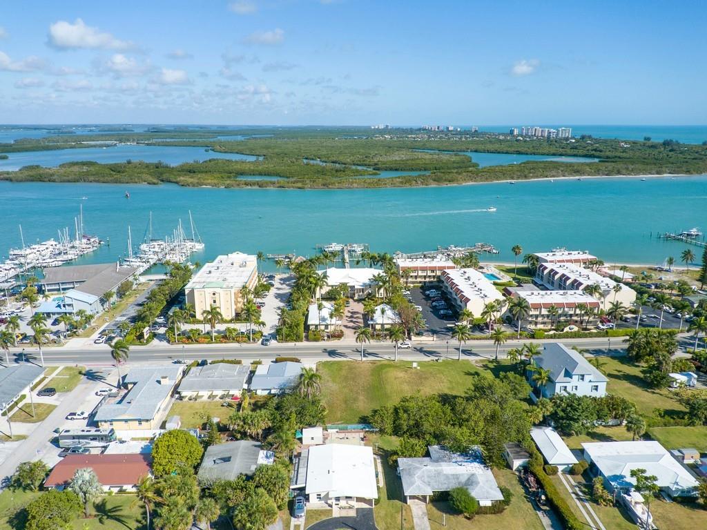 Kiwi Condominium - Residential