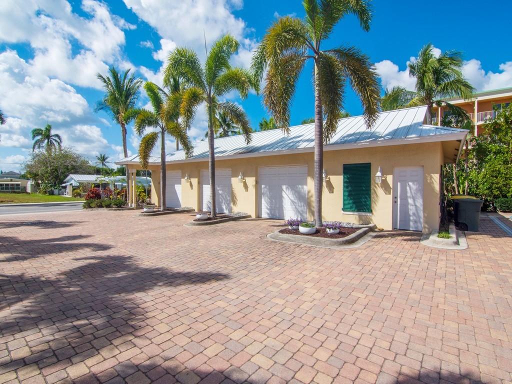 Kiwi Condominium - Residential