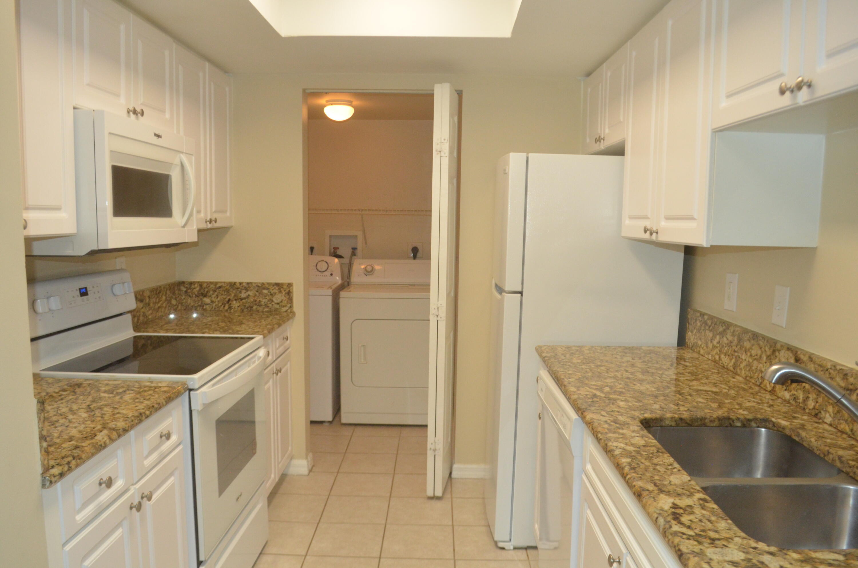 900 S Crestwood Ct Court S 908