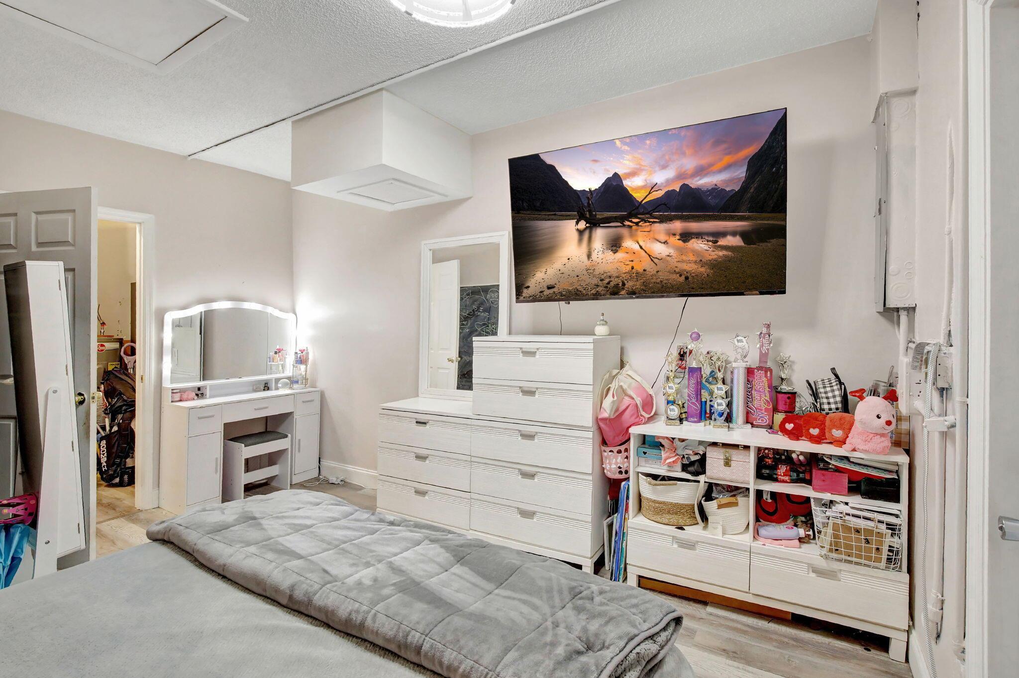 WELLEBY UNIT EIGHT - Residential