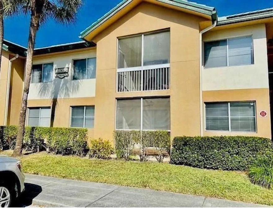 Very spacious and unique Junior two. GREAT FIRST FLOOR UNIT!! All tile floors. French doors leading to a Den, Children’s room, Office, etc.. Main bedroom with  on suite  bath. Small non-aggressive dogs are welcome with pet fee.  Screened in patio with storage closet....First and Security with Good Credit. This is a must see and rent unit. It’s truly one of a kind.!!!!!