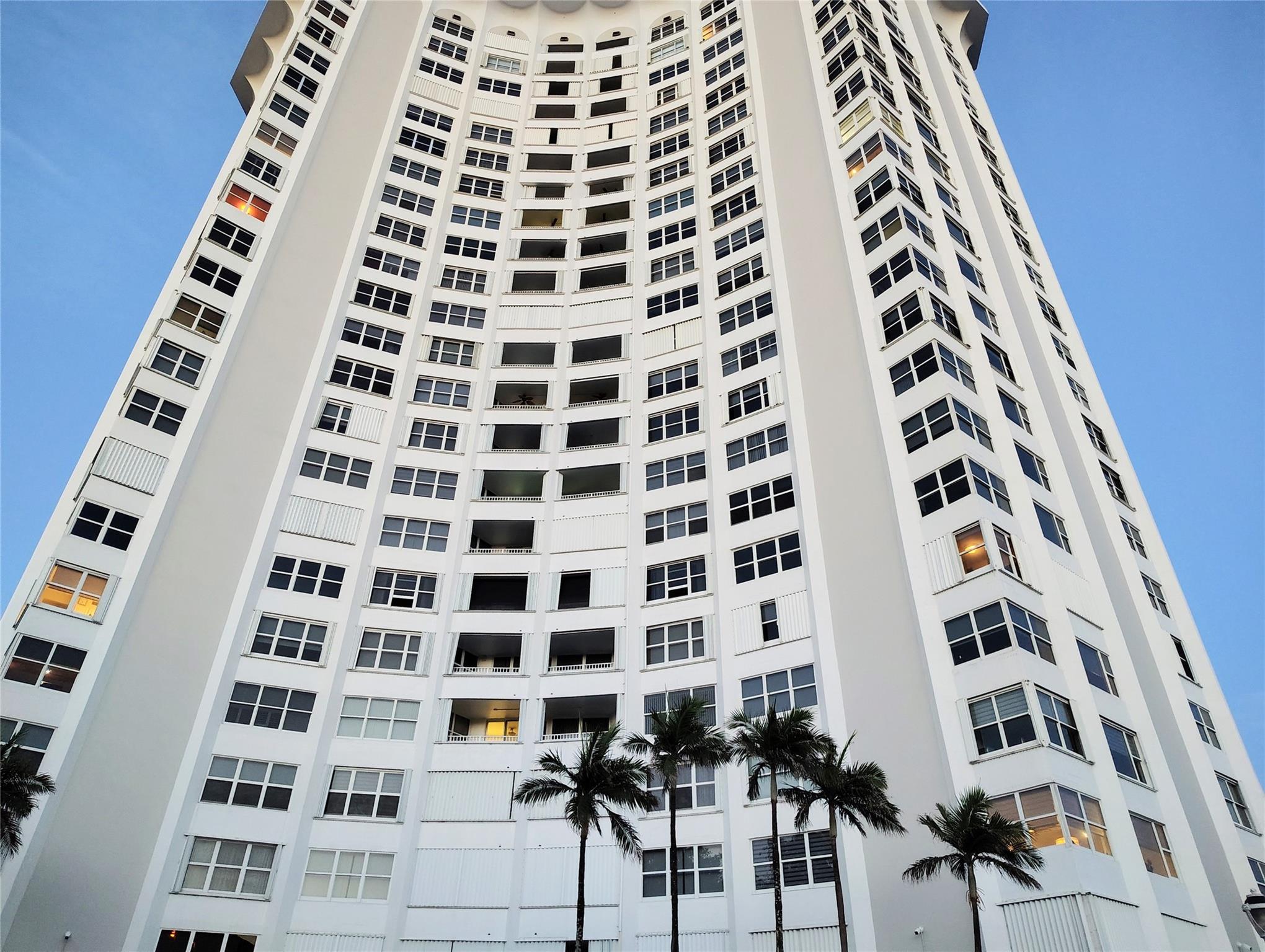 Oceanfront luxury condo with OCEAN VIEW! Totally REMODELED! modern style, seasonal rental, welcome to this completely upgraded 2-bedrooms + den (currently used as a third bedroom) + 2 full baths, this stunning residence features a brand-new OPEN kitchen, quartz countertops, new appliances, beautifully renovated baths & elegant new flooring throughout including balcony, washer & dryer in unit. Enjoy breathtaking ocean views from the comfort of your home & indulge in resort-style amenities, including a pool, fitness center & more. Experience the best of beachfront living in this move-in-ready modern unit , 24 hrs. security, assigned garage parking space, 6 months & 1 week rental period, unit will be available to rent starting October 1st, showings available now!