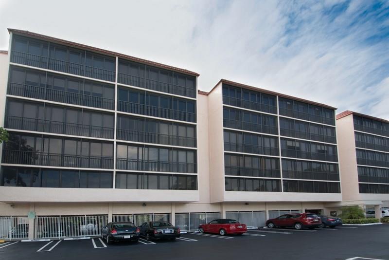 BAY YACHT CLUB - Residential