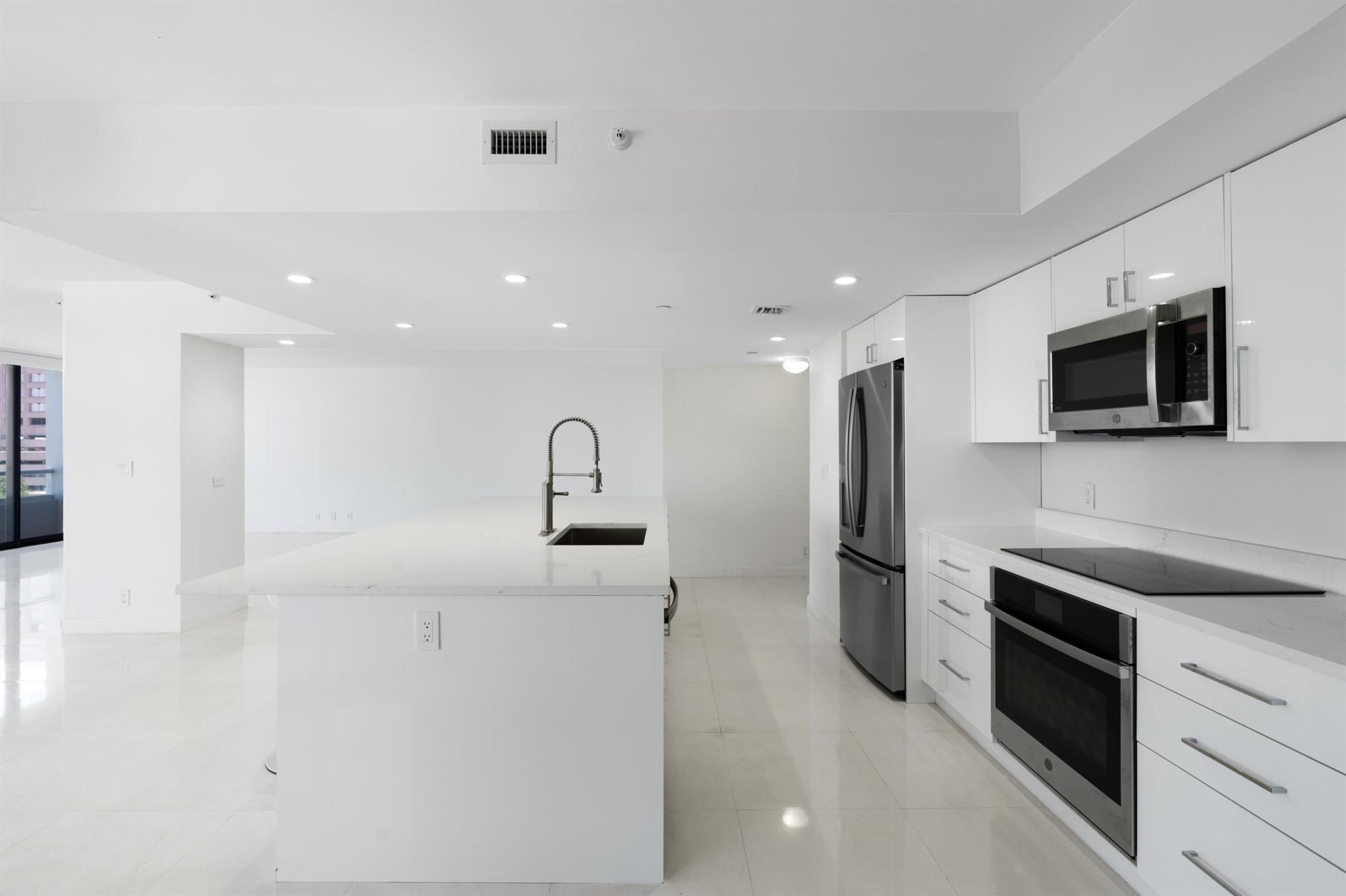 PLAZA OF THE PALM BEACHES - Residential