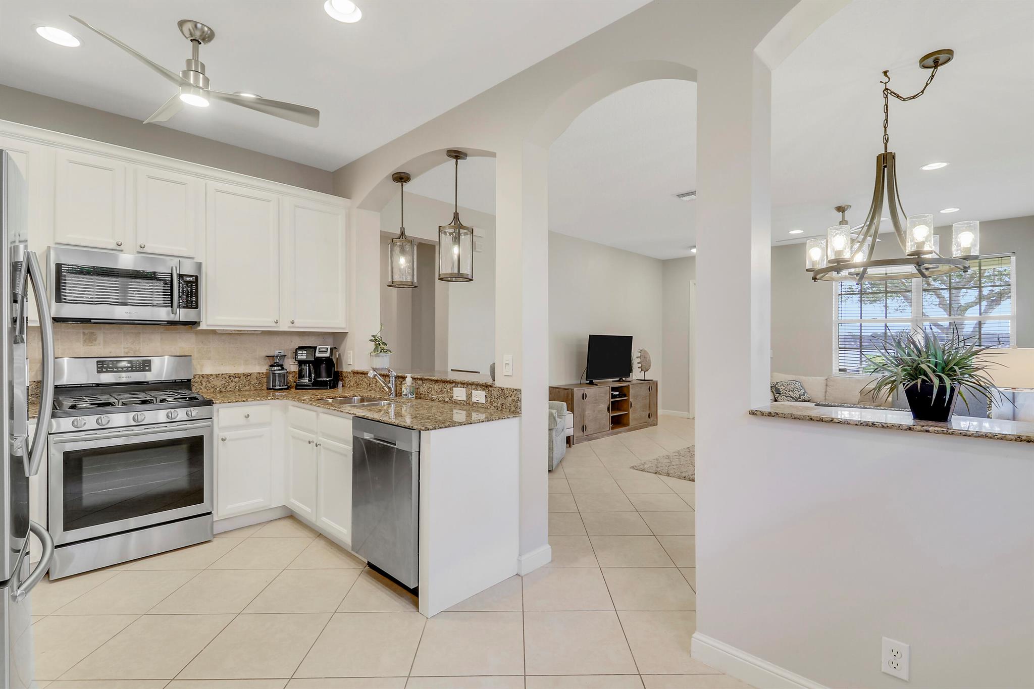 MANSIONS AT EVERGRENE WES - Residential Lease