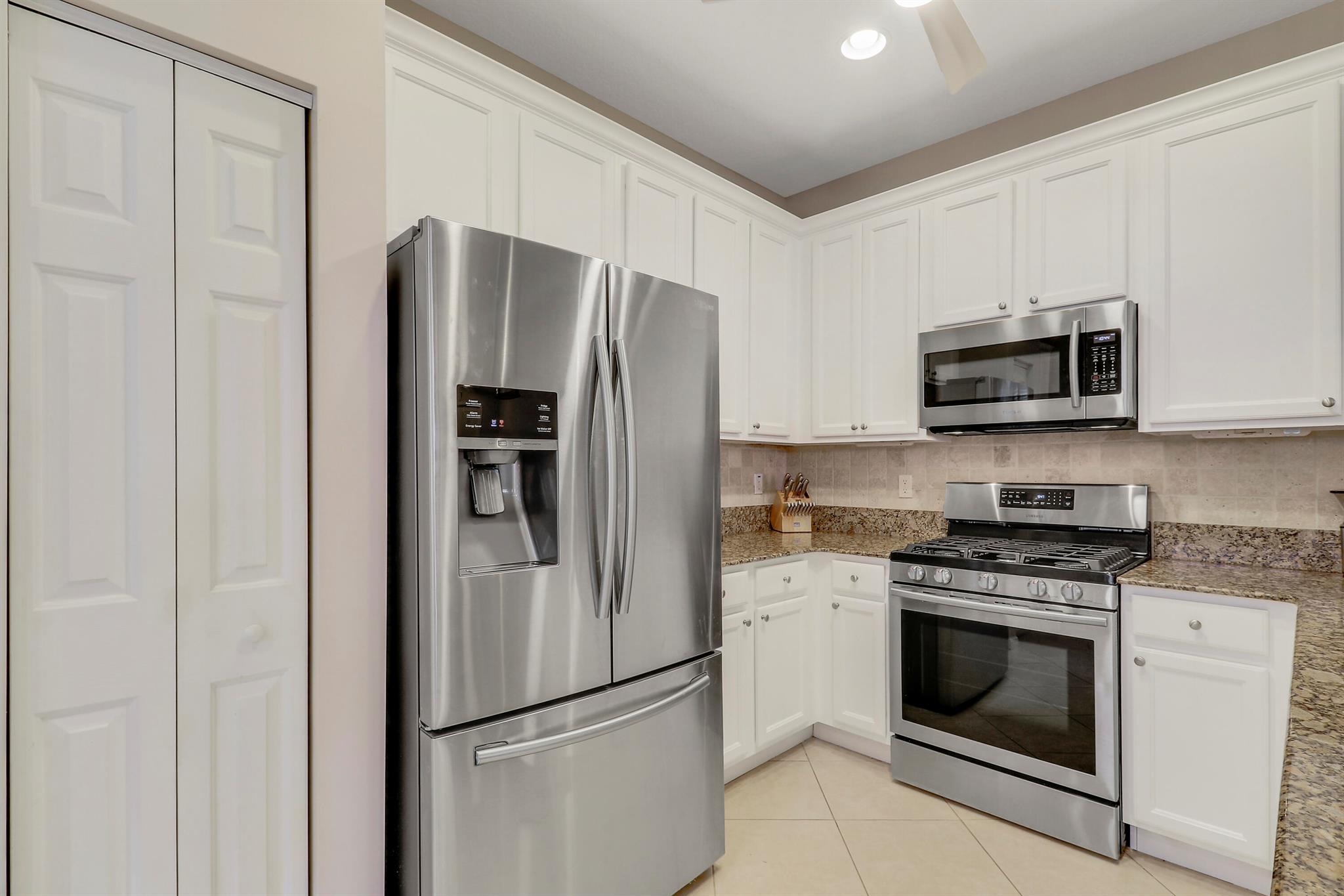 MANSIONS AT EVERGRENE WES - Residential Lease