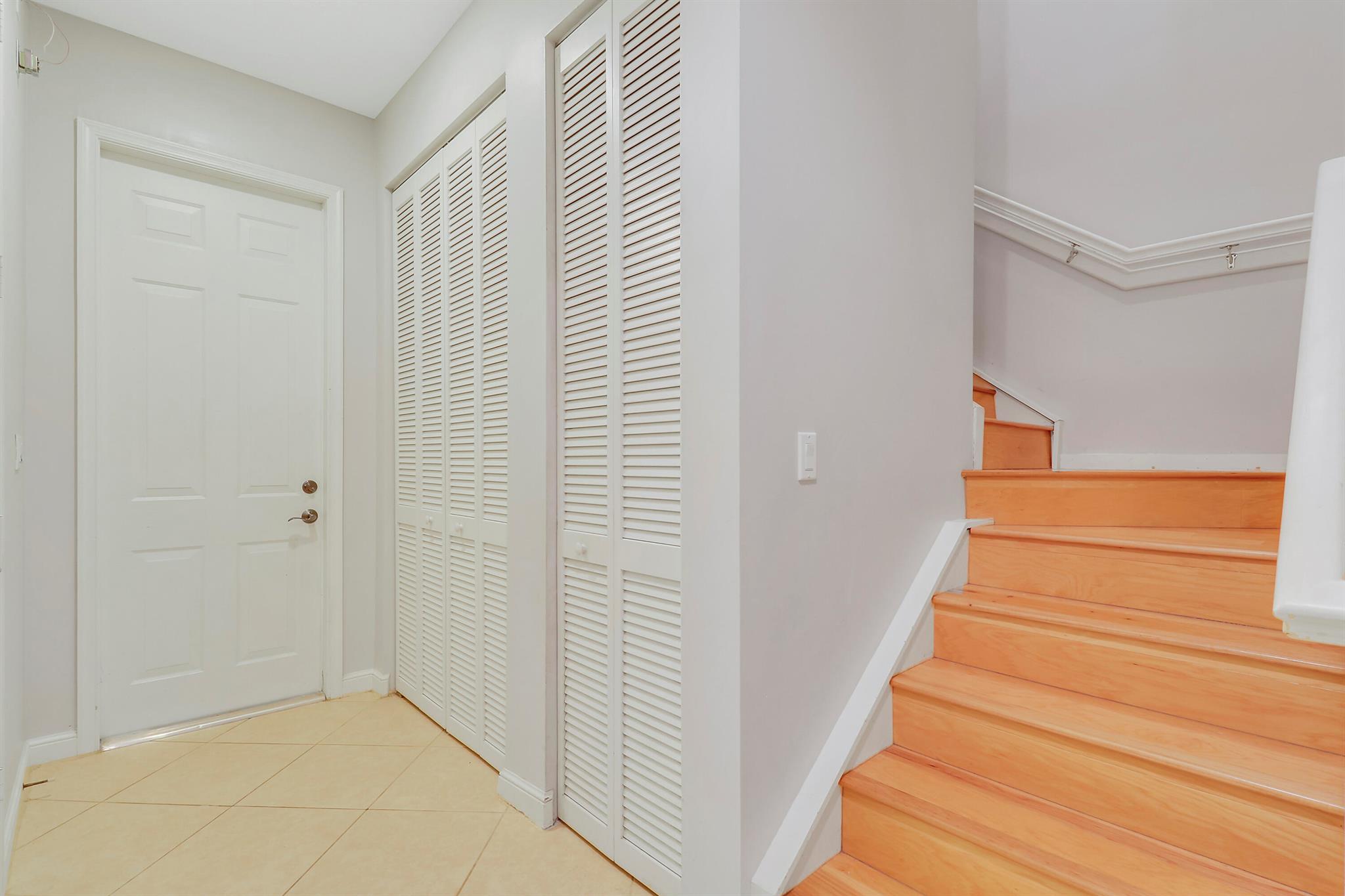 MANSIONS AT EVERGRENE WES - Residential Lease