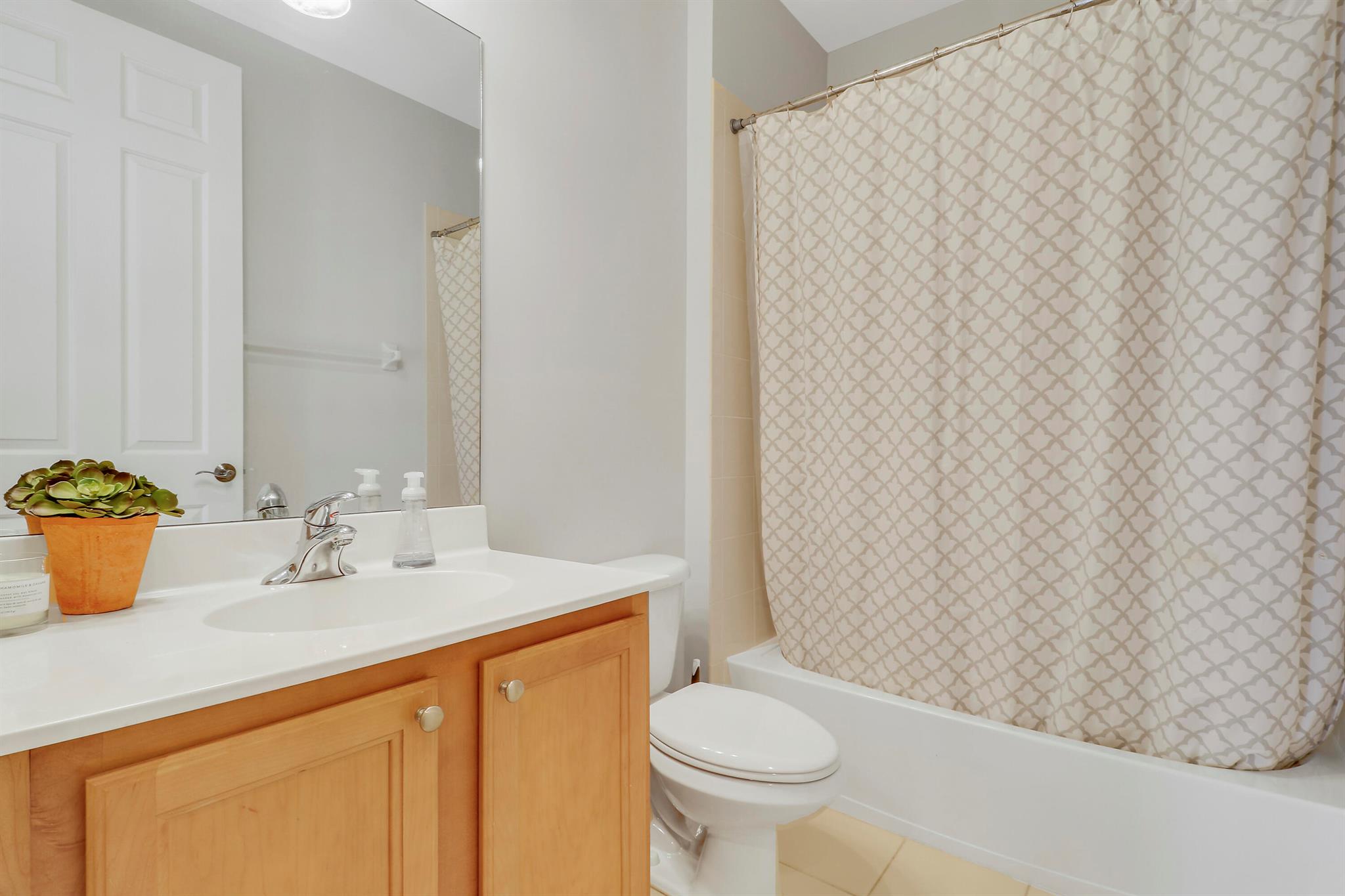 MANSIONS AT EVERGRENE WES - Residential Lease