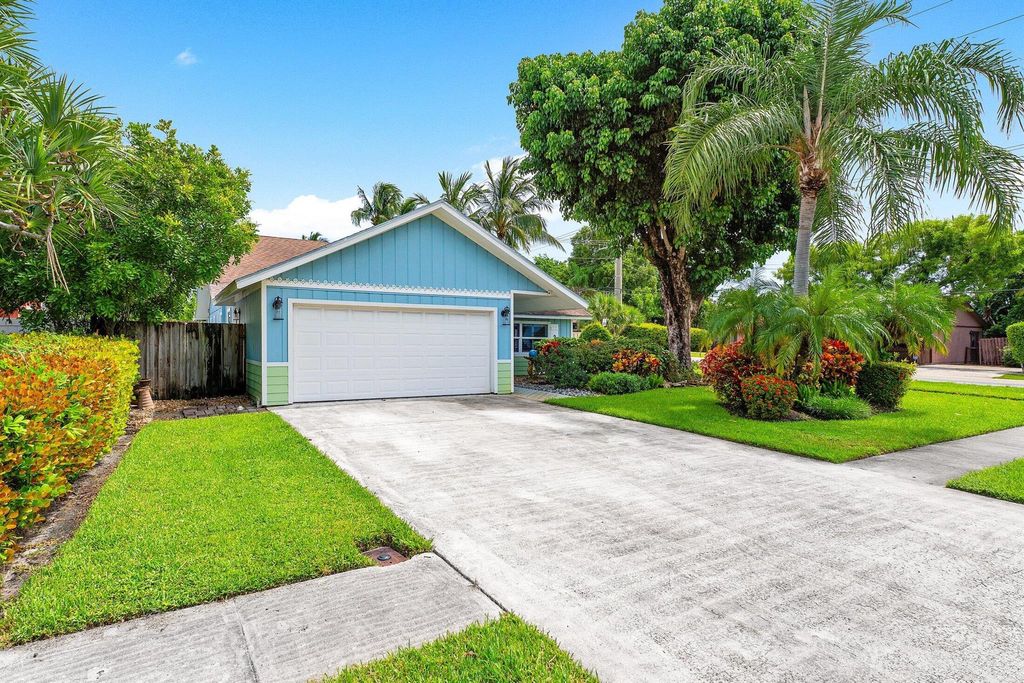 Photo of 801 SW 1st Court, Boynton Beach, FL 33426 (MLS # R11115646)