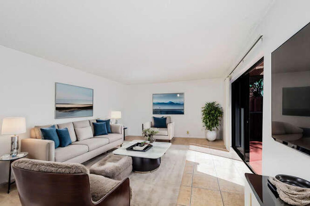 Photo of 1302 Nebraska Avenue #9d, Fort Pierce, FL 34950 (MLS # R11020057)