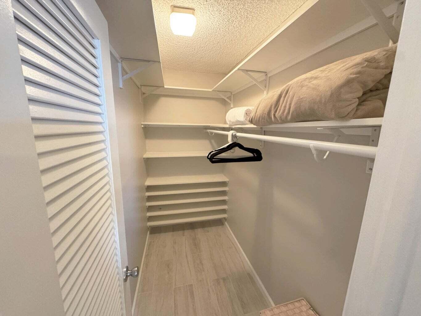 KINGS POINT NORMANDY COND - Residential Lease