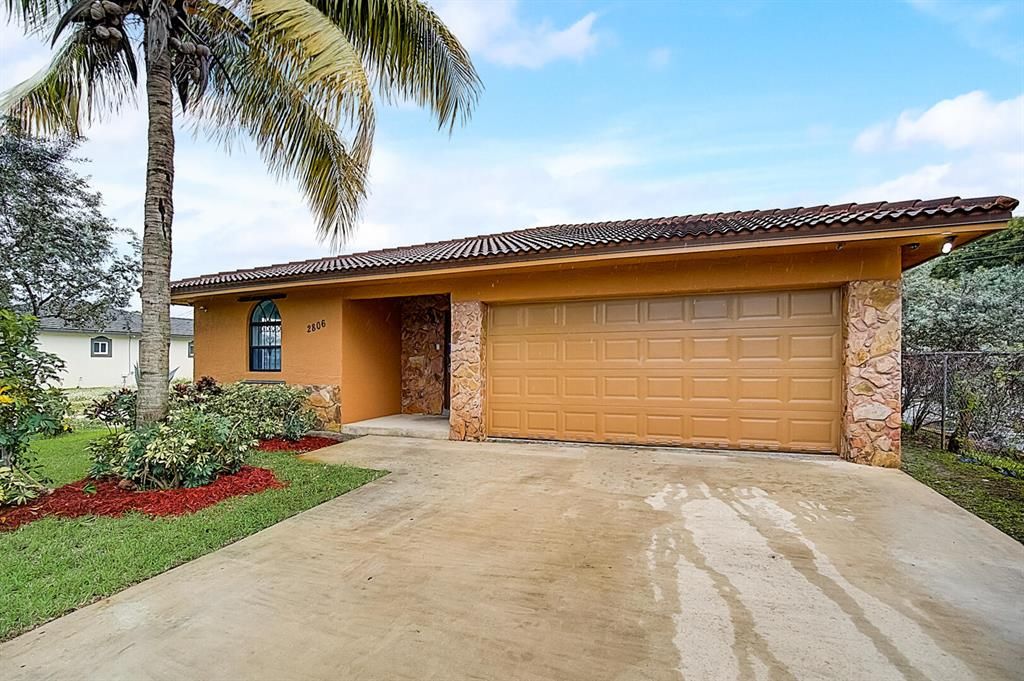 Photo of 2806 NW 15th Street, Fort Lauderdale, FL 33311 (MLS # R10766280)