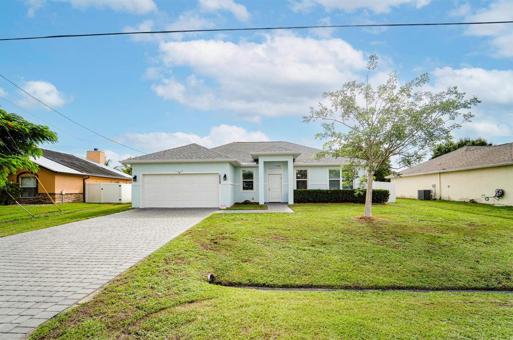 Photo of 2009 SE South Buttonwood Drive, Port Saint Lucie, FL 34952 (MLS # R11124367)