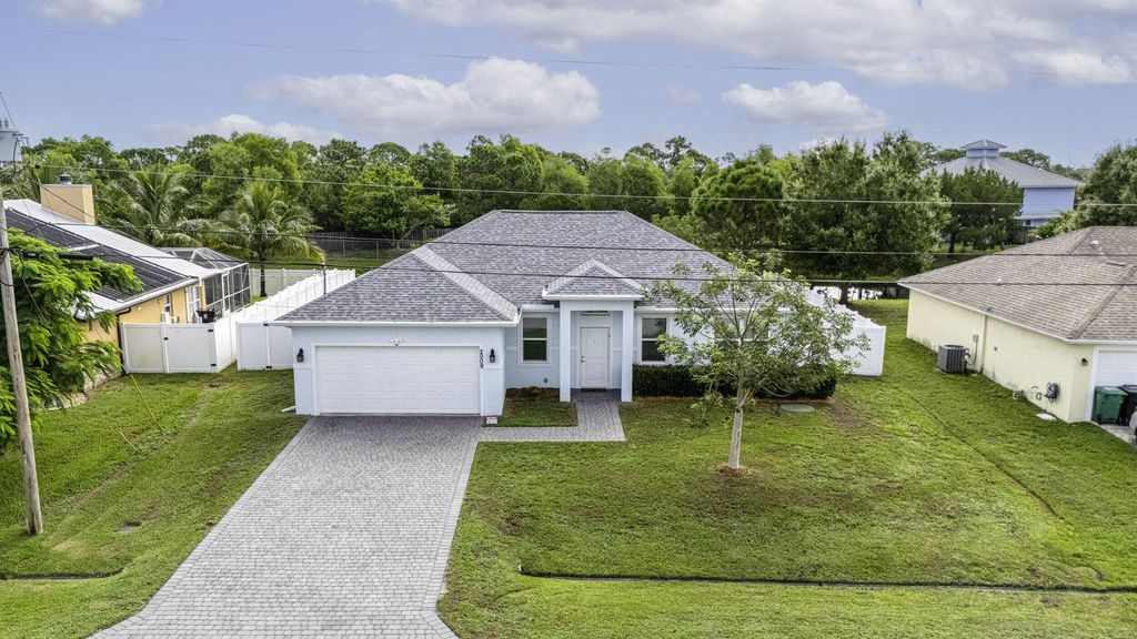 Photo of 2009 SE South Buttonwood Drive, Port Saint Lucie, FL 34952 (MLS # R11124367)