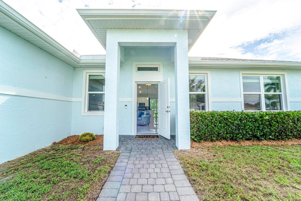 Photo of 2009 SE South Buttonwood Drive, Port Saint Lucie, FL 34952 (MLS # R11124367)