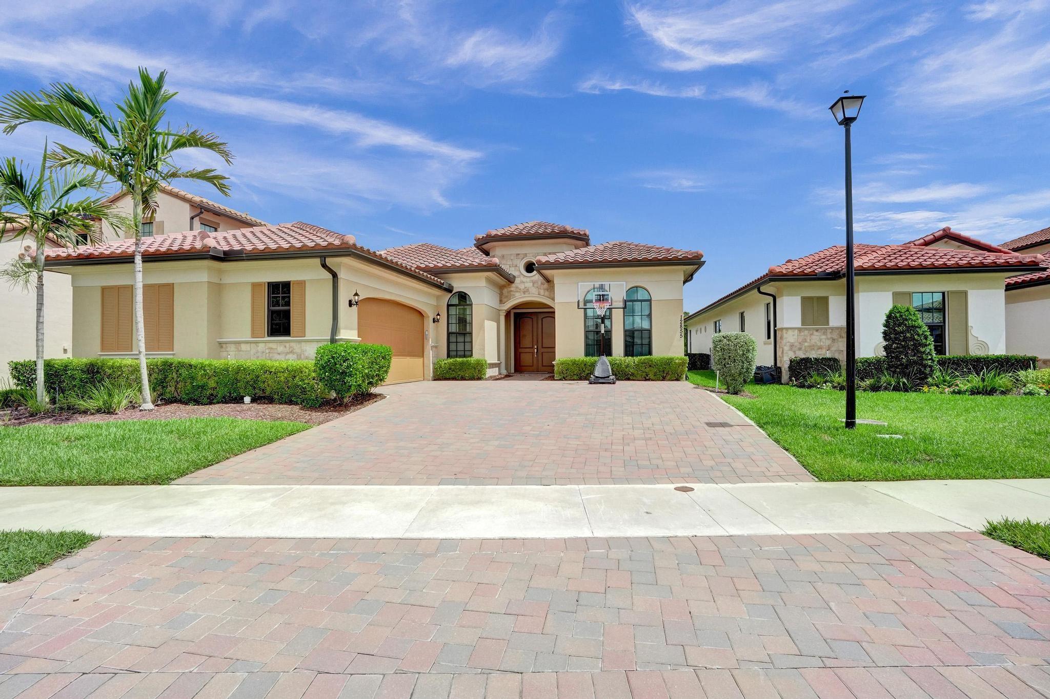 12855 Bayside Ct