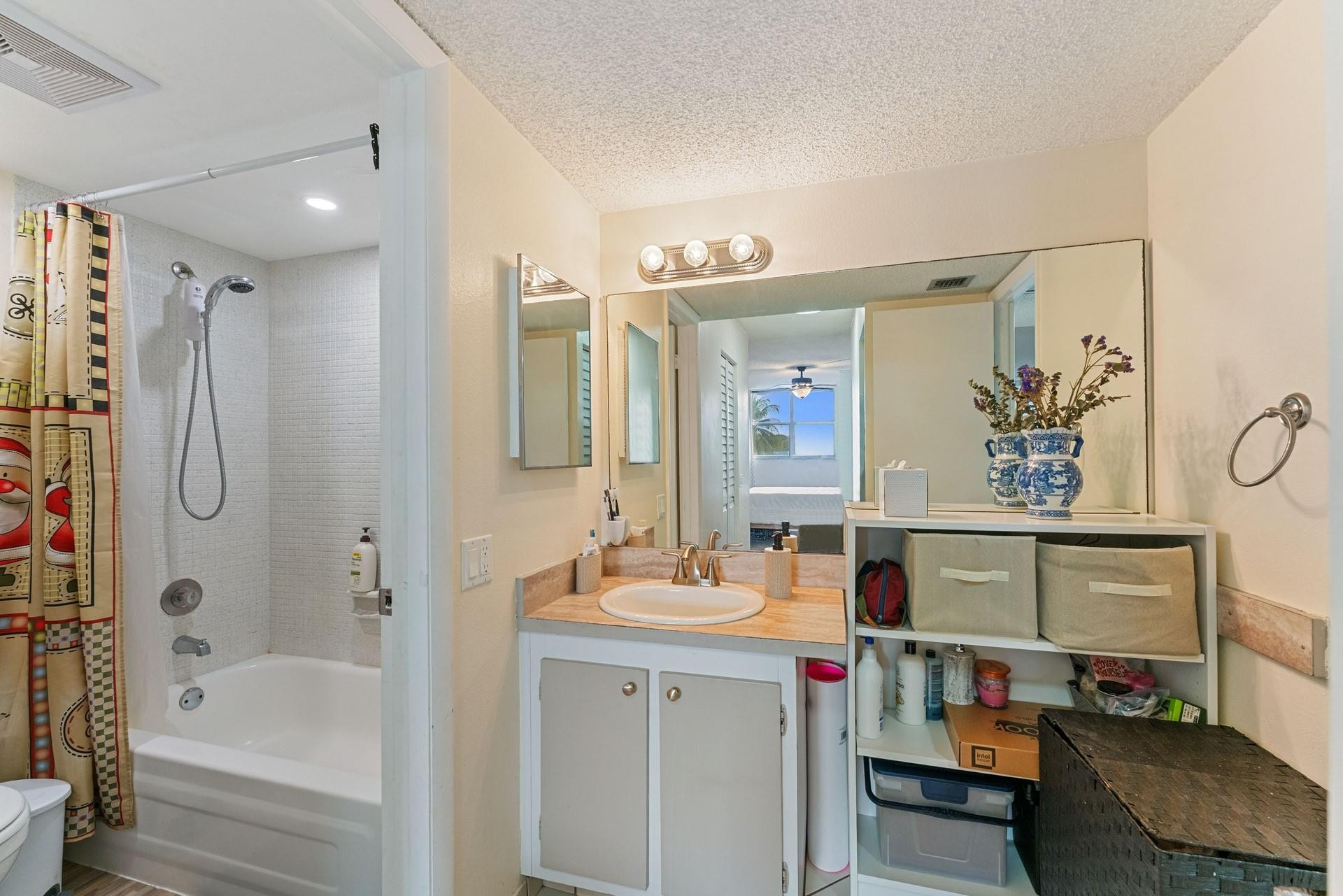 LIME BAY - Residential