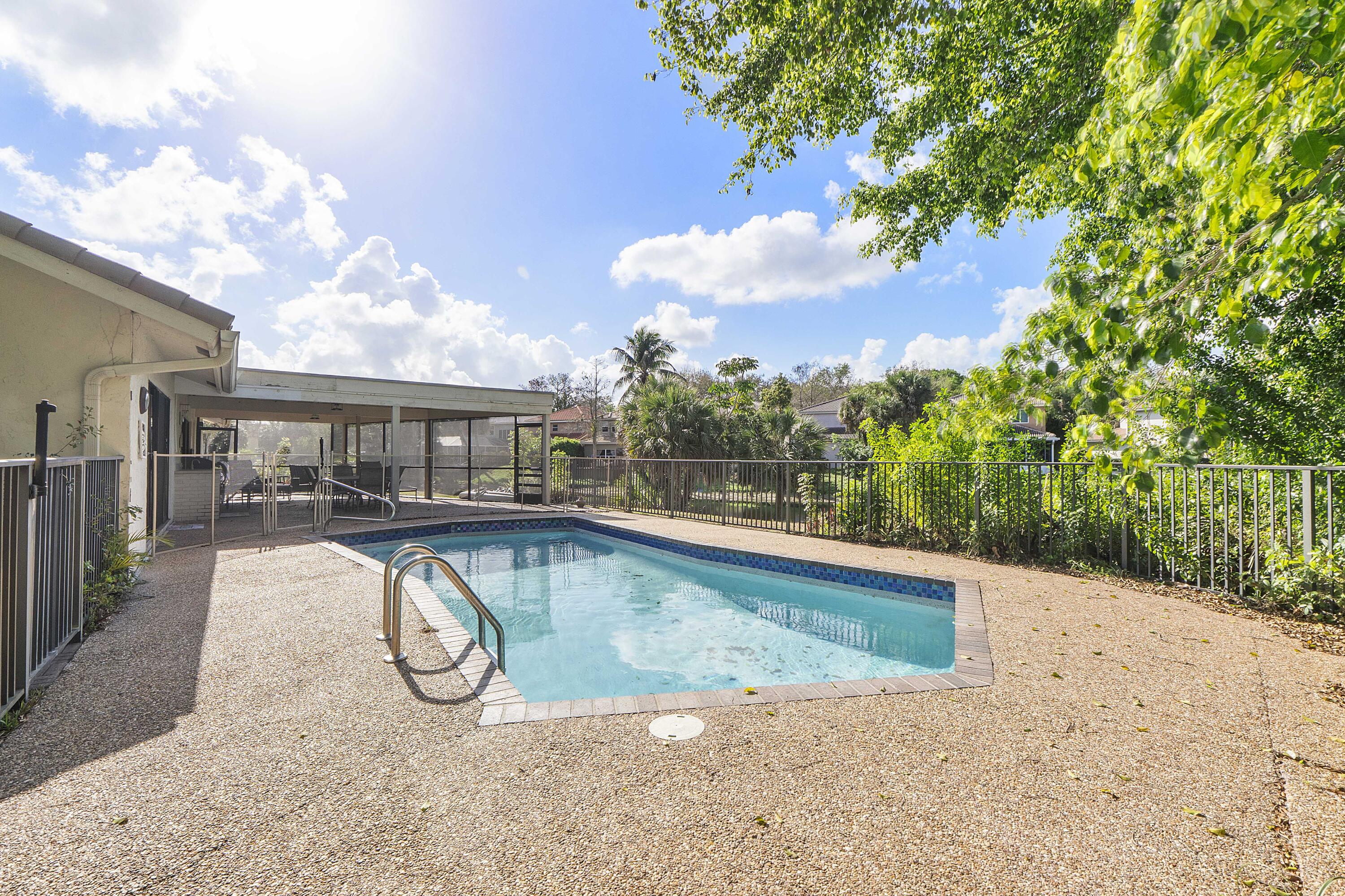 MAPLEWOOD - Residential