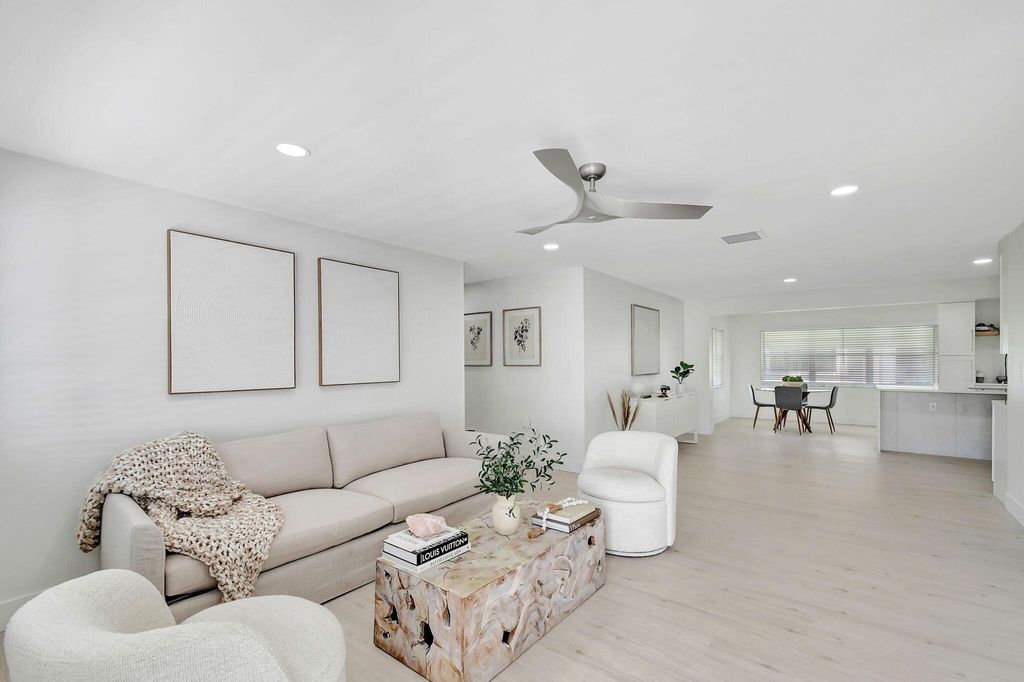 Photo of 2095 SW 14th Avenue, Boynton Beach, FL 33426 (MLS # R11095751)