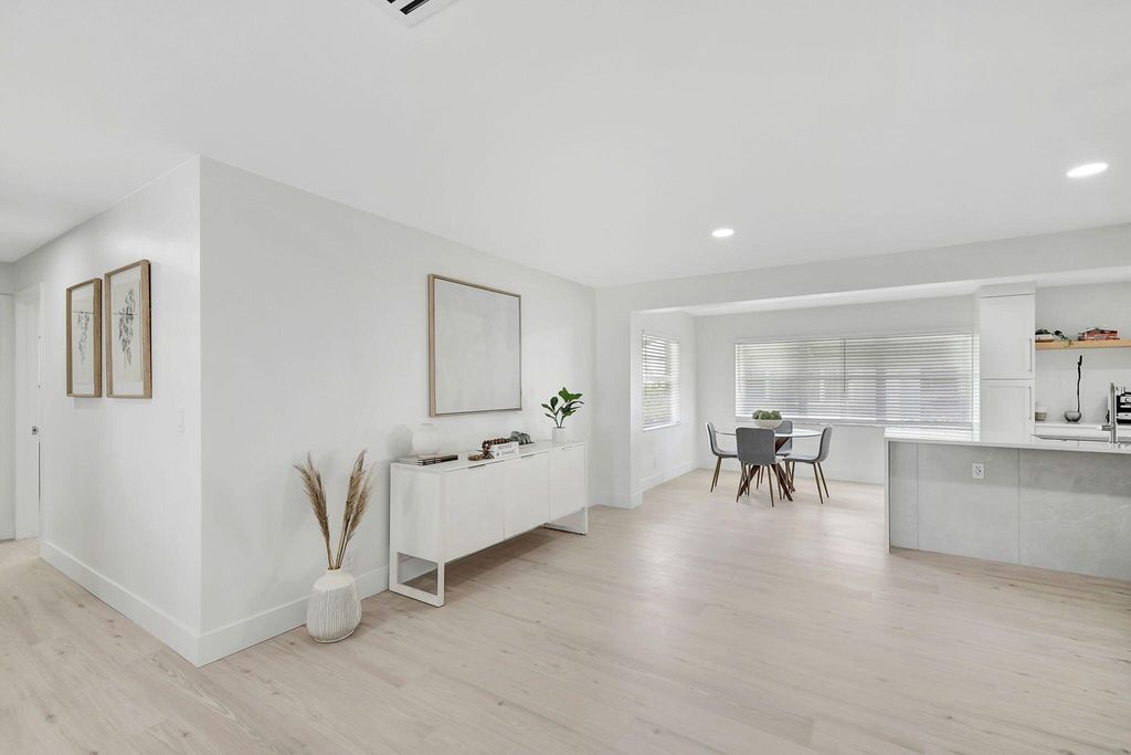 Photo of 2095 SW 14th Avenue, Boynton Beach, FL 33426 (MLS # R11095751)