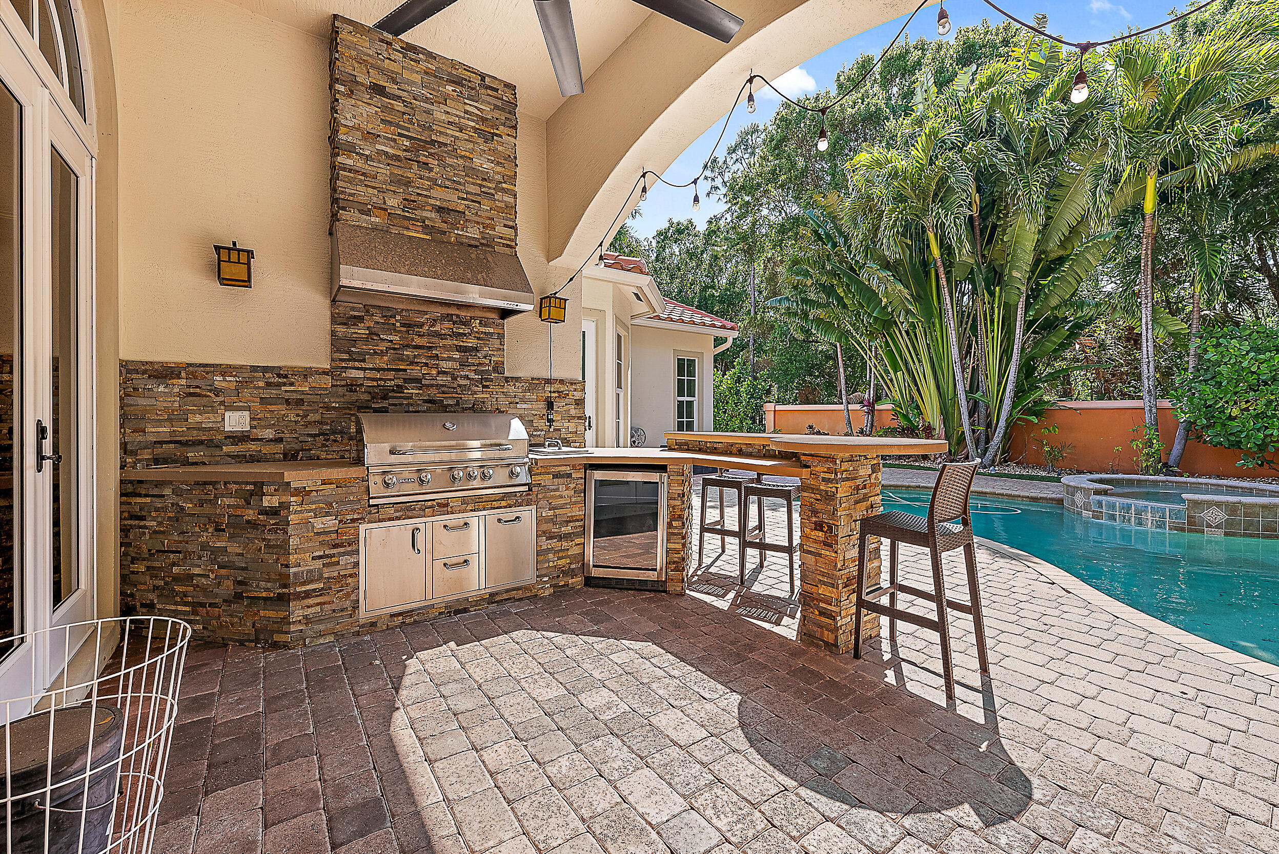 112 Segovia Way