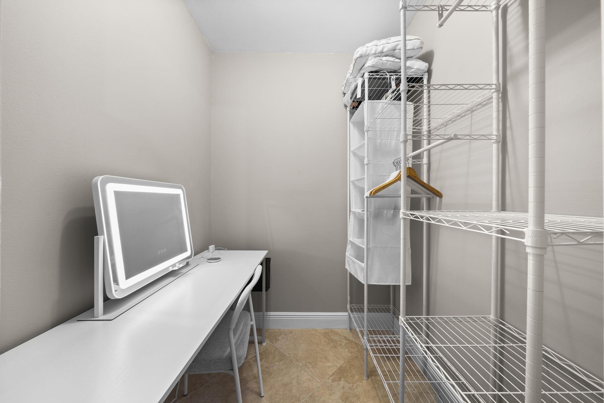 BAYSHORE TOWERS - Residential Lease