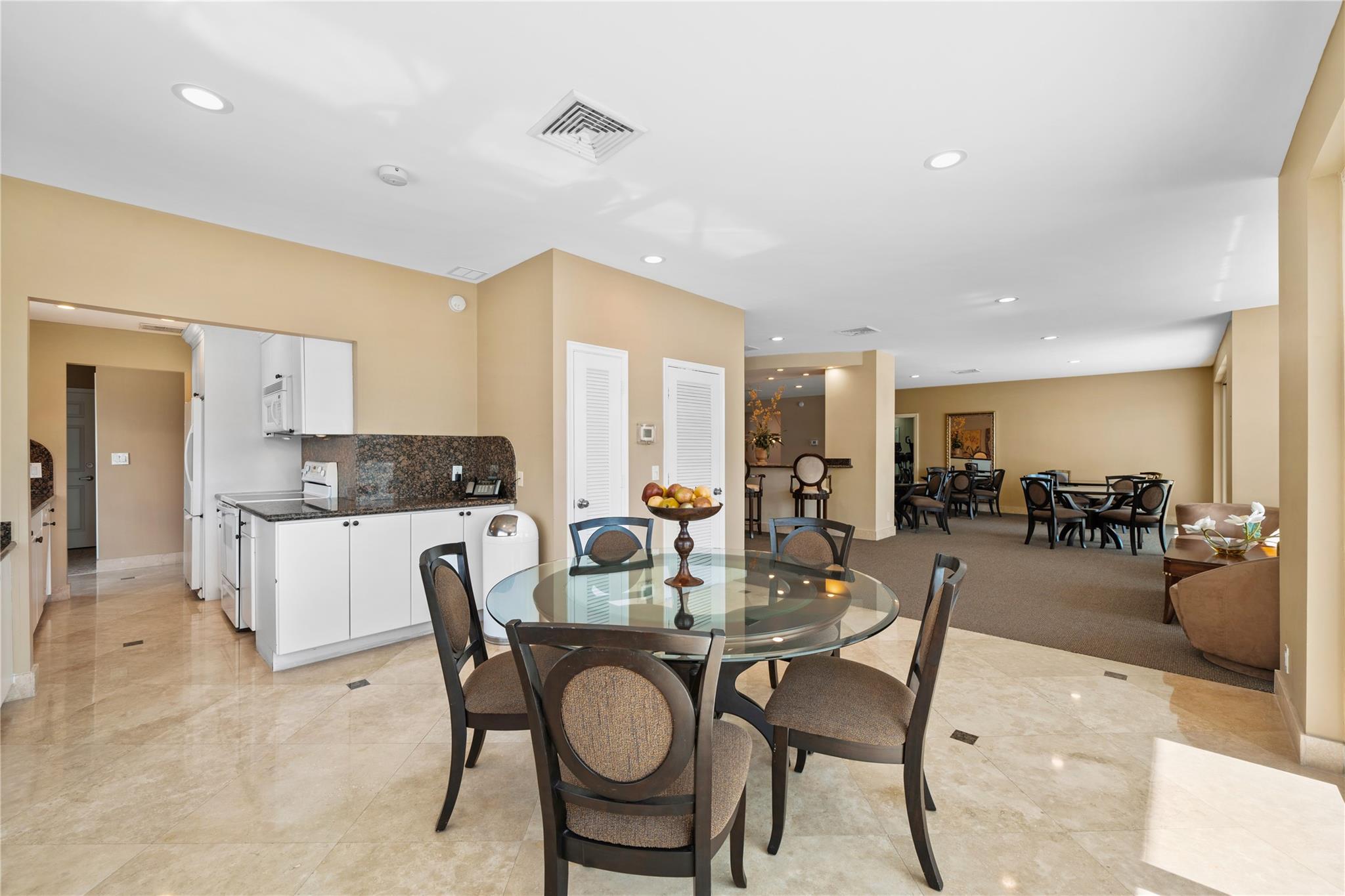 BAYSHORE TOWERS - Residential Lease