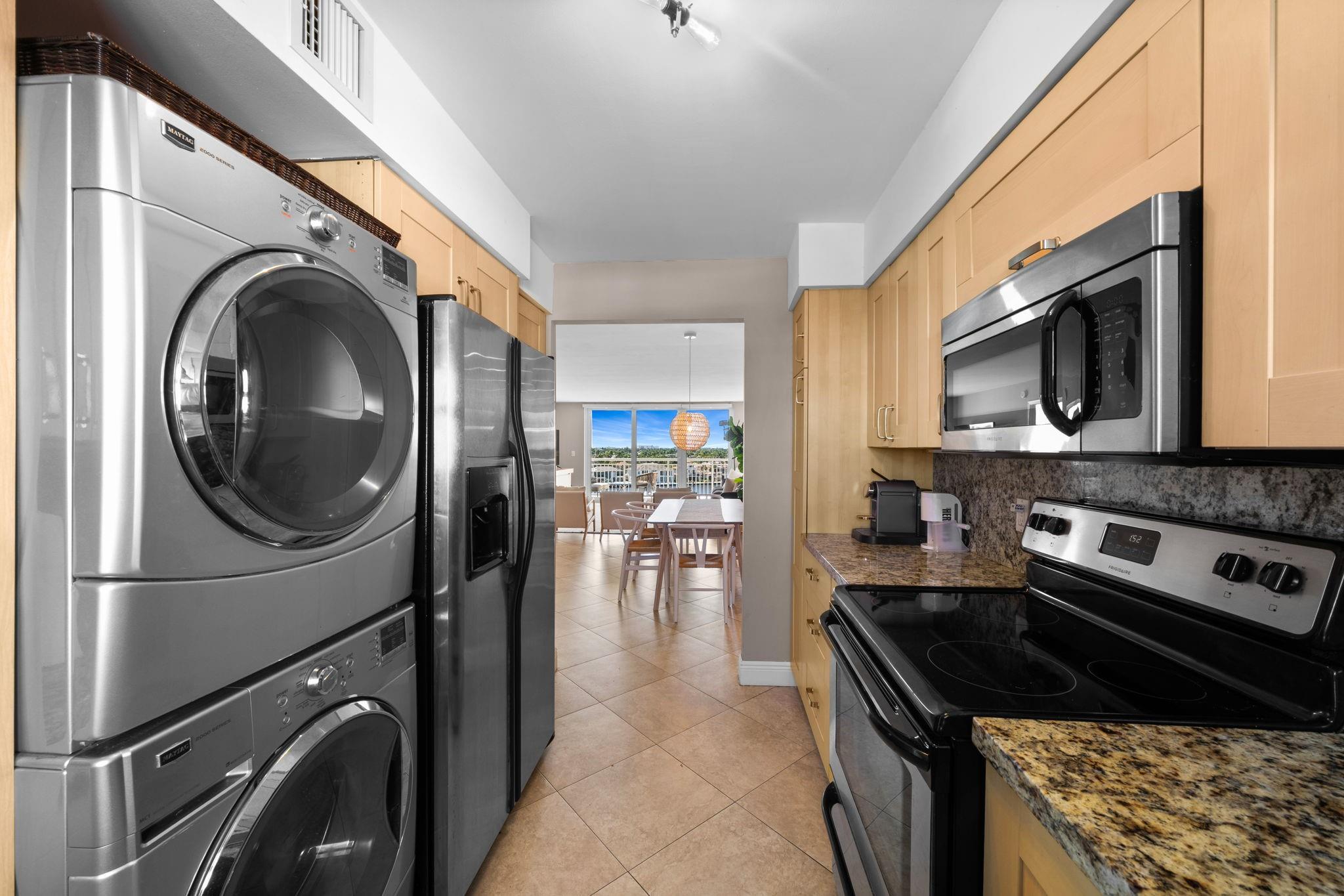BAYSHORE TOWERS - Residential Lease