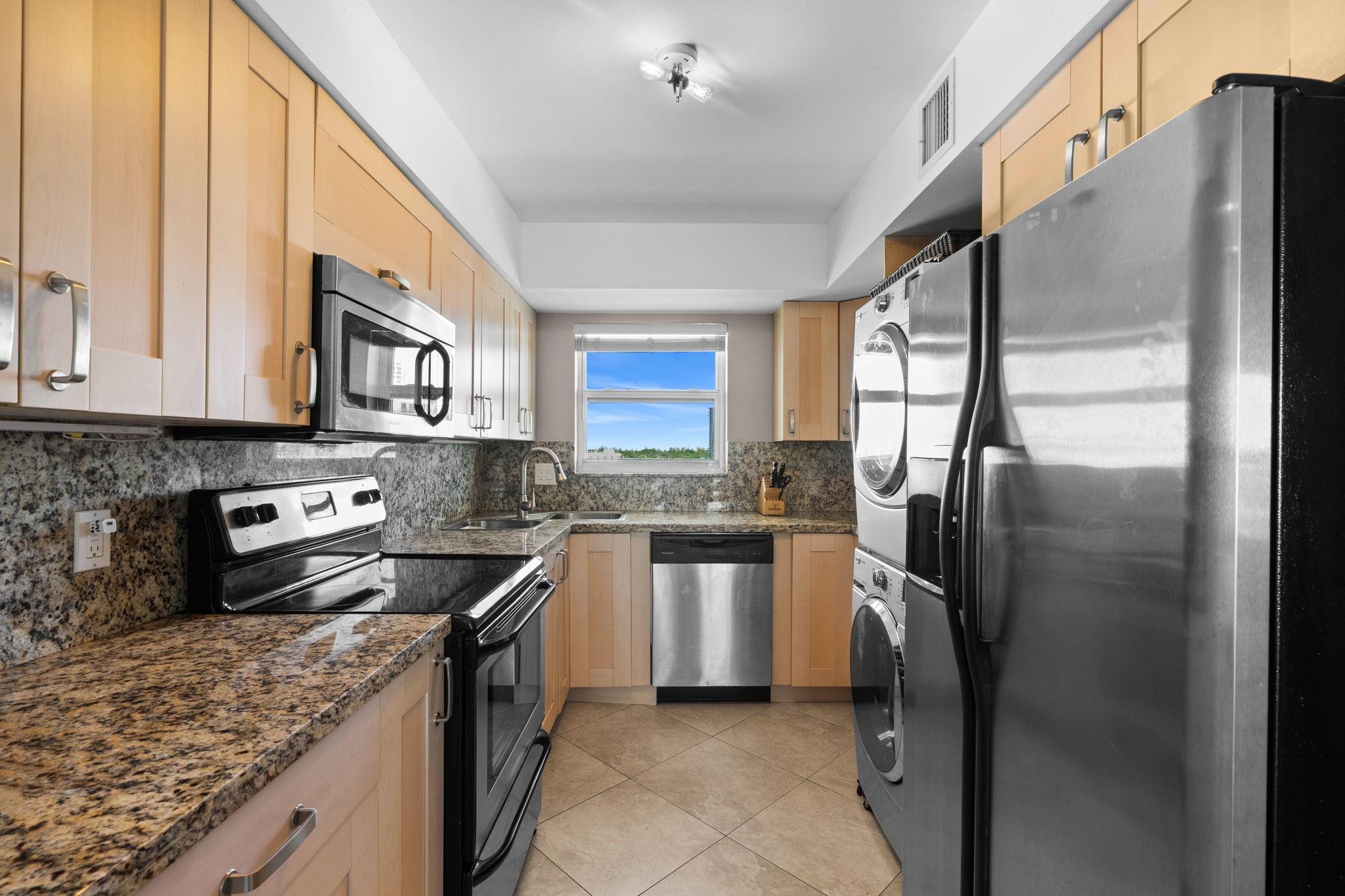BAYSHORE TOWERS - Residential Lease