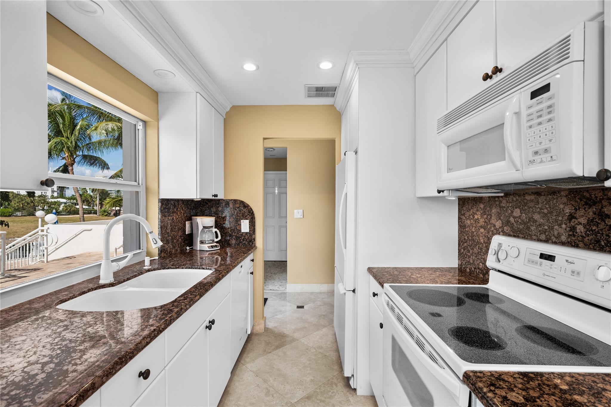 BAYSHORE TOWERS - Residential Lease