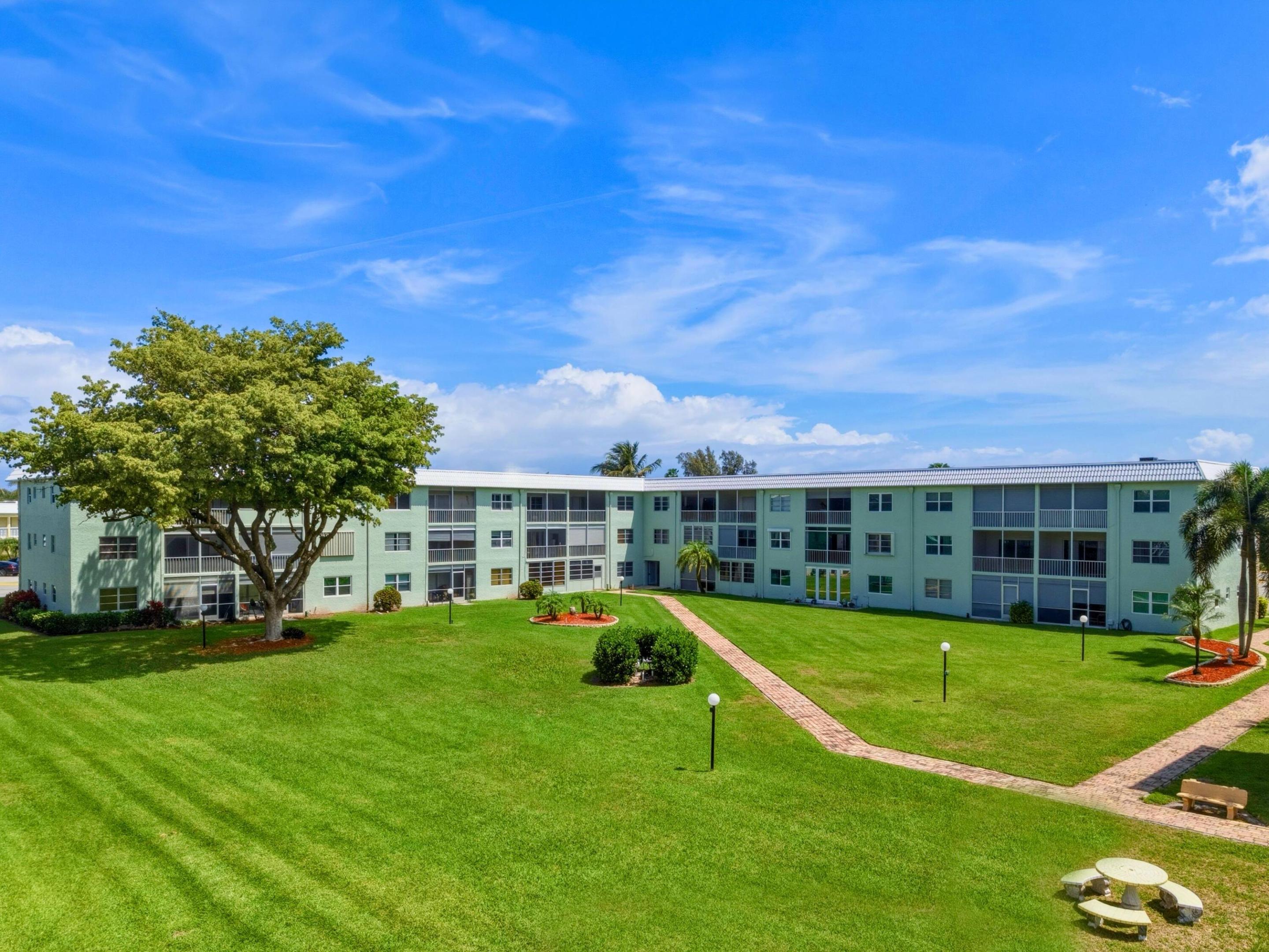 SANDALFOOT SOUTH TWO CONDO OR2089P775 - Residential