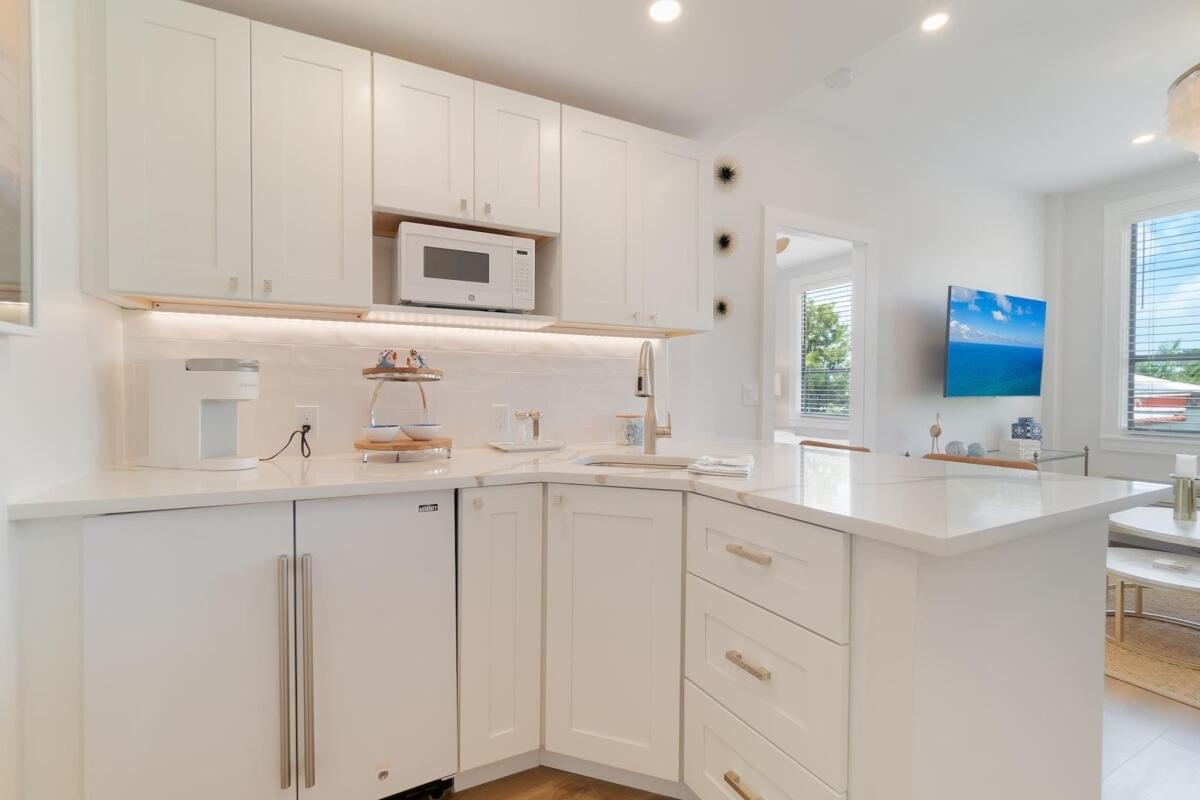 PALM BEACH HOTEL CONDO - Residential