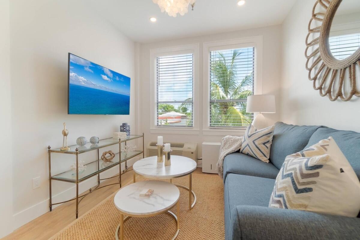 235 Sunrise Avenue Unit 2208