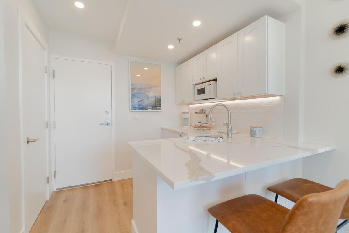 PALM BEACH HOTEL CONDO - Residential