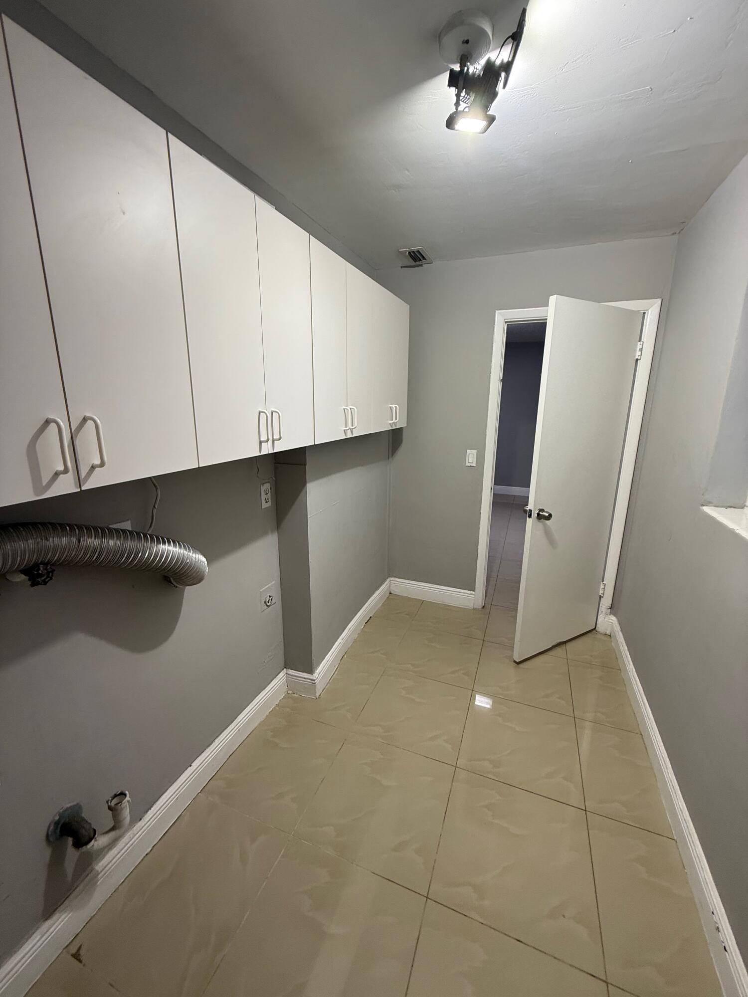 HAVERHILL RIDING ESTS IN - Residential Lease